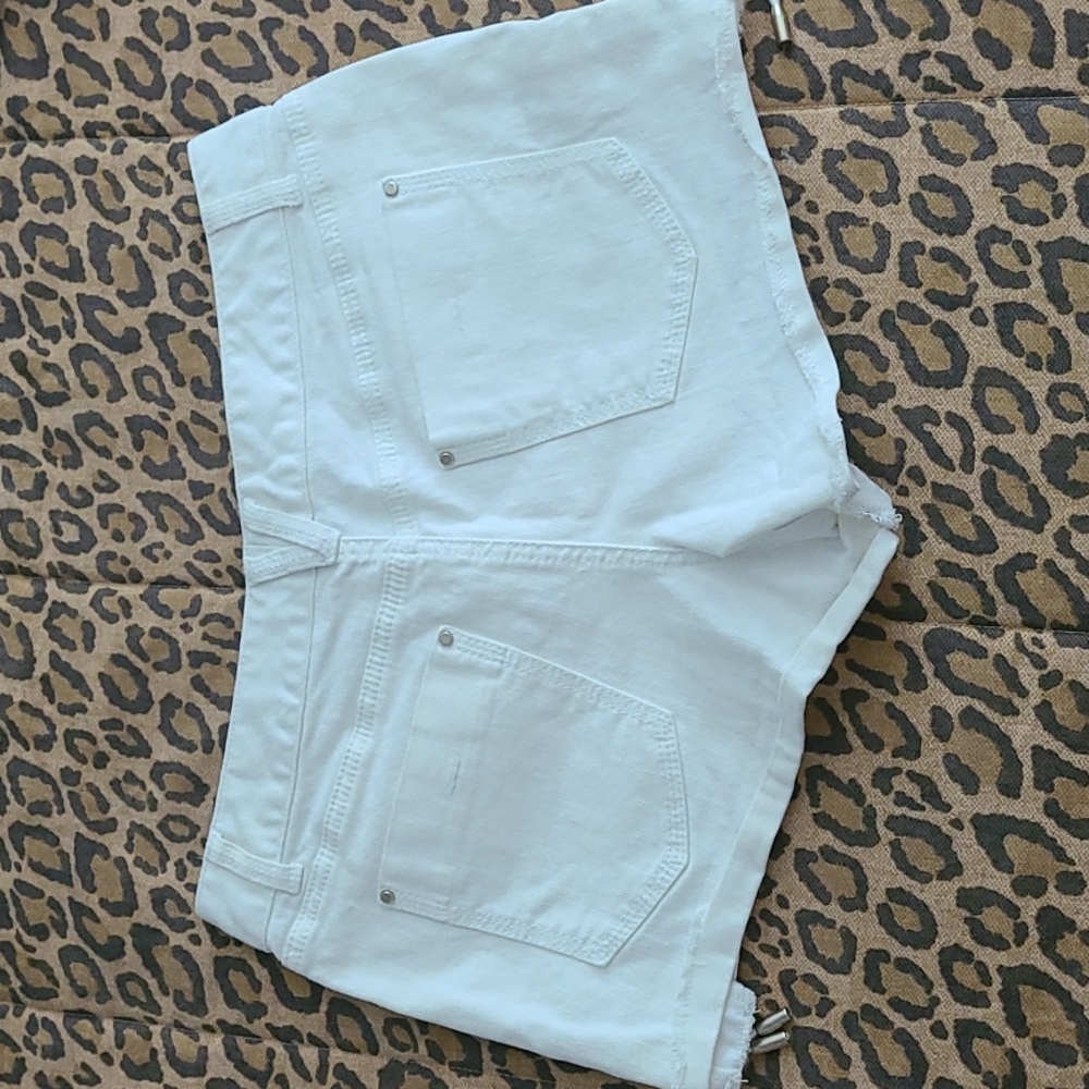 Cache white shorts - Picture 11 of 15